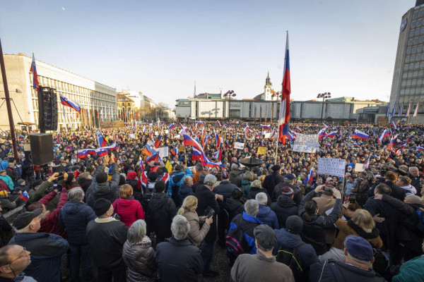 Protestniki na shodu ljudske iniciative Glas upokojencev napolnili ljubljanski Trg republike #foto #video
